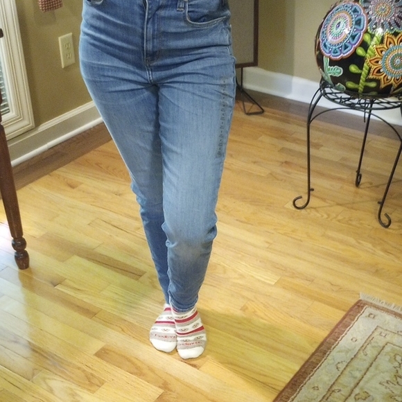 American Eagle Outfitters High Rise Light Blue Jeans - Picture 3 of 10